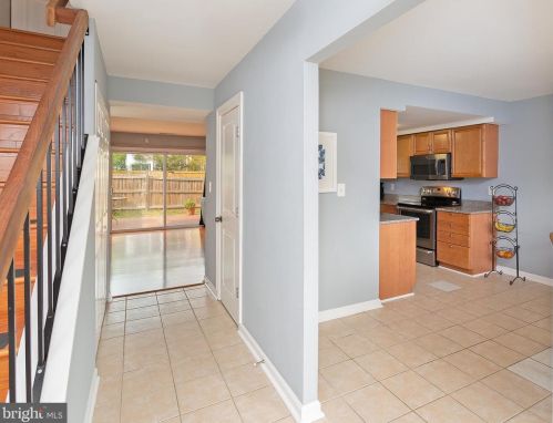 1027 Knight Ln, Herndon, VA 20170-3414