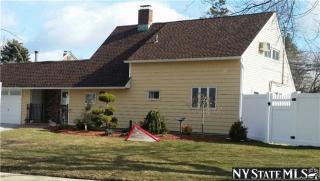 16 Tardy Ln, North Wantagh, NY 11793-1929