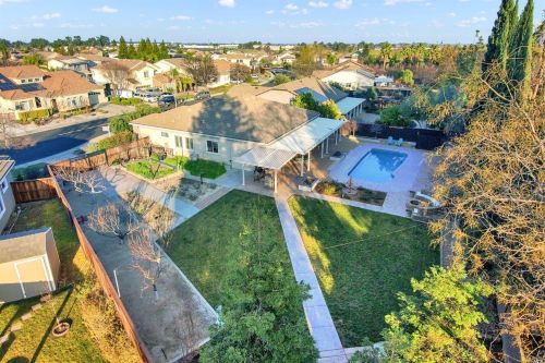 131 Feather Riv Cir, Vacaville CA 95688-8749 exterior