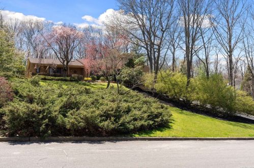 6 Sunken Valley Dr, Mount Sinai, NY 11766-1411