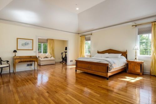 54 Buckout Rd, White Plains NY  10604-1503 exterior