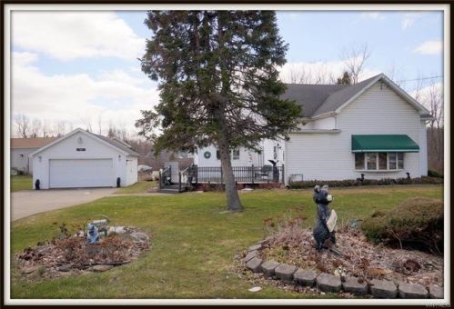 5367 Genesee St, Bowmansville, NY 14026-1034