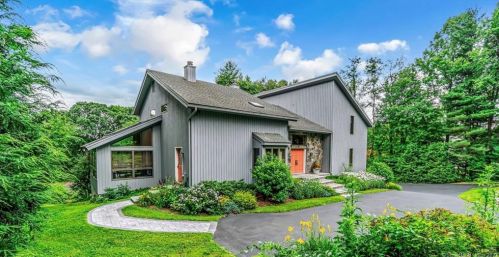299 Mirey Dam Rd, Waterbury, CT 06762-1424