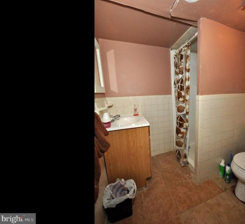 408 Latona Ave, Trenton NJ 08618-2716 exterior