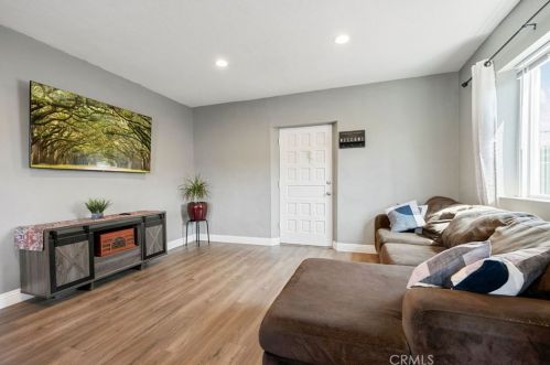 32677 Mesa Dr, Lake Elsinore CA  92530-4648 exterior