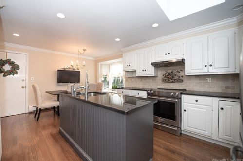 225 Sturges Ridge Rd, Wilton CT  06897-2727 exterior