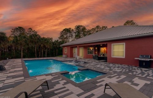 670 1 St, Naples FL 34117-5106 exterior