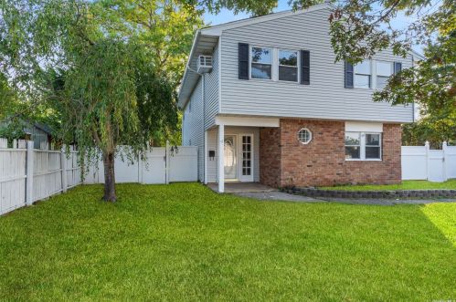 10 Wyona Ave, North Lindenhurst, NY 11757-5936