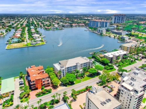 9380 Gulf Shore Dr, Naples FL  34108-4004 exterior