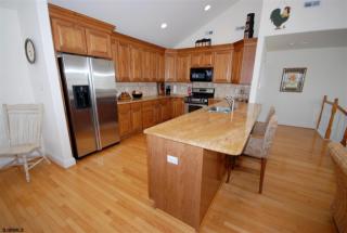 7 Neptune Dr, Somers Point NJ  08244-2575 exterior