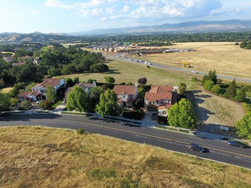 6680 Eagle Ridge Ct, Gilroy, CA 95020-3033