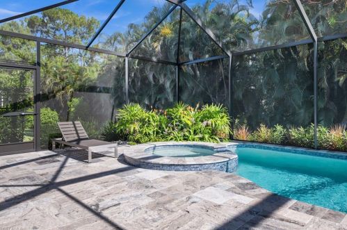 160 Stanhope Cir, Naples, FL 34104-0807