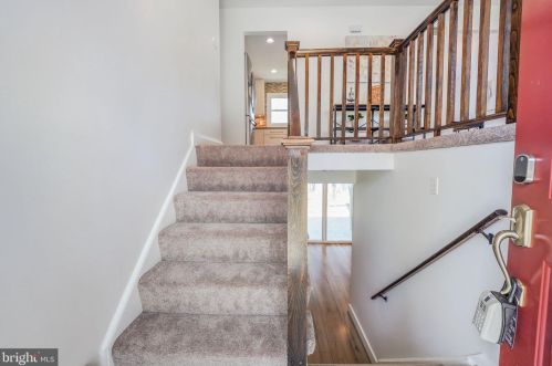 13333 Millwood Dr, Woodbridge VA  22191-1928 exterior