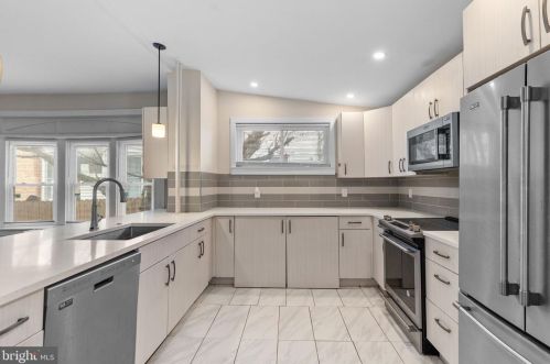 1005 Yates Ave, Boothwyn PA  19061-4636 exterior