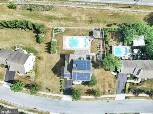 7207 Royal Oak Dr, Harrisburg PA 17112-8837 exterior