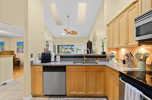 5083 Willow Pond Rd, West Palm Beach FL  33417-8135 exterior