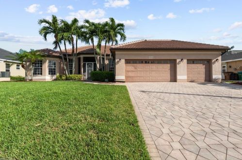 2813 38th St, Cape Coral, FL 33914-4865