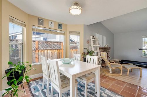 144 Fulton Pl, Windsor CA  95492-9474 exterior