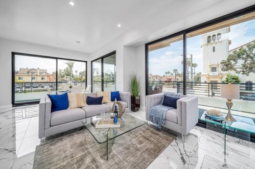 242 Broadway, Redondo Beach CA  90277-3332 exterior