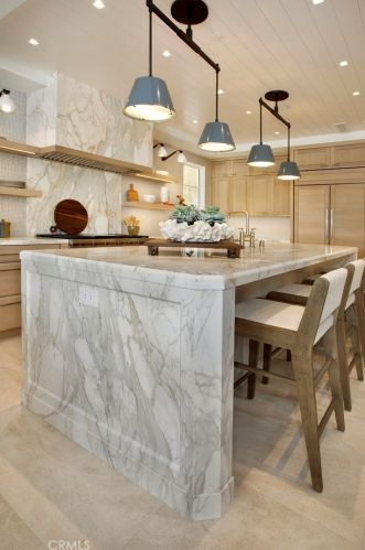 209 Crystal Ave, Newport Beach CA  92662-1313 exterior