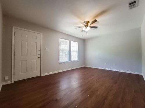 114 Ross Ave, Euless, TX 76040-4663