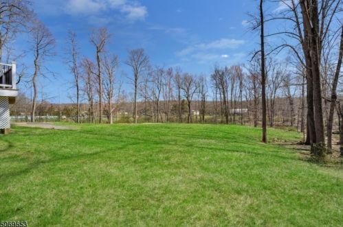 52 Reinman Rd, Warren NJ  07059-5102 exterior