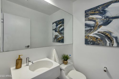 5576 12 St, Phoenix AZ 85086-4804 exterior