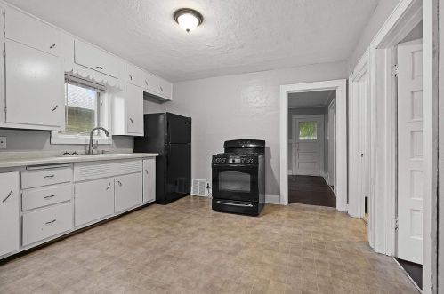 1021 Klaus St, Green Bay, WI 54302-1548