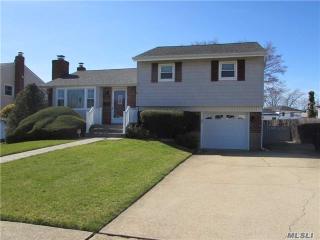 1216 Jacob Dr, Seaford, NY 11783-1723