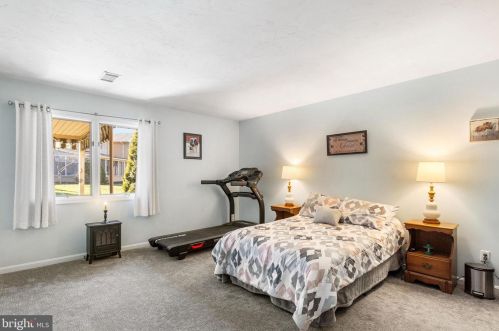 434 Deerfield Dr, Hanover PA  17331-5203 exterior