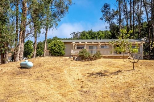 18605 Rea Ave, Aromas, CA 95004-9748