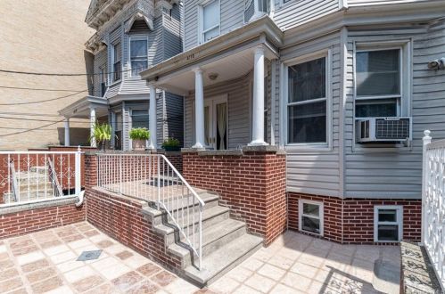 4110 Carpenter Ave, Bronx, NY 10466-3663