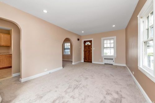 89-32 205th St, Jamaica, NY 11423-2209