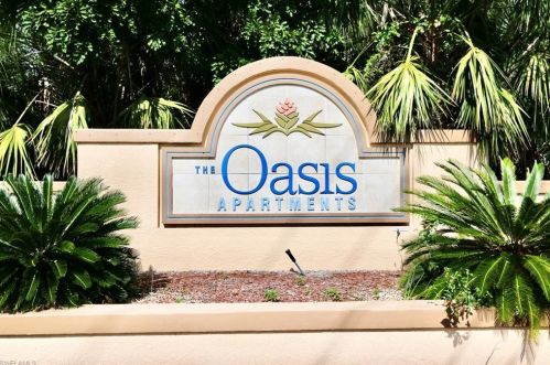 2082 Arbour Walk Cir, Naples FL  34109-6852 exterior