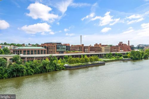 1030 31st St, Washington DC  20007-4405 exterior