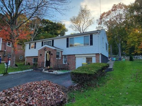 49 Old Colony Dr, Waterbury, CT 06708-3322