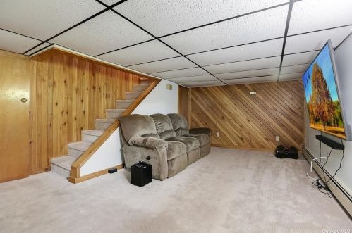 324 Oak Neck Rd, West Islip NY  11795-3613 exterior