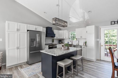 909 Seldon Dr, Strasburg, VA 22657-2851