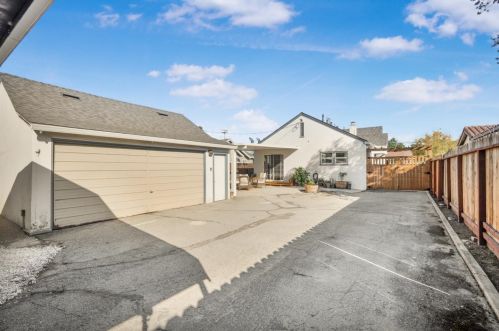 1560 Cienega Rd, Hollister CA  95023-5510 exterior