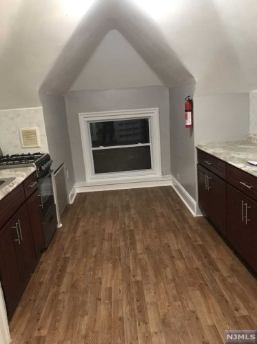 276 Desoto Pl, Fairview NJ  07022-2049 exterior