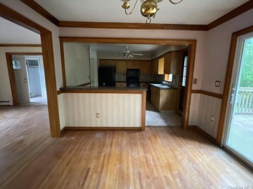 3821 Gomer St, Yorktown Hgts NY  10598-1724 exterior