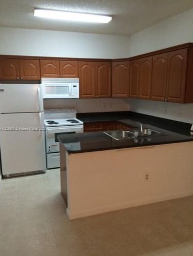 18324 68th Ave, Hialeah, FL 33015-3424