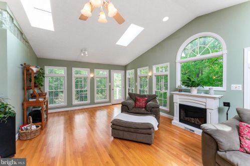 10085 Fox Hound Dr, Nokesville VA  20181-1431 exterior