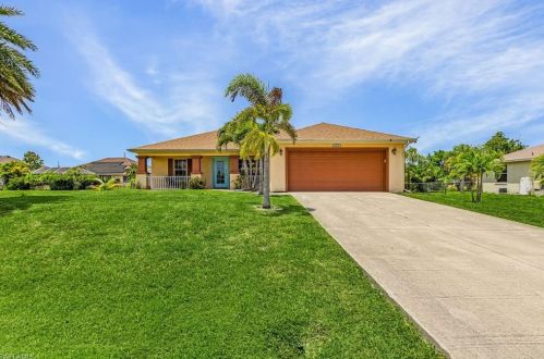 2517 1st Ter, Cape Coral, FL 33991-1190