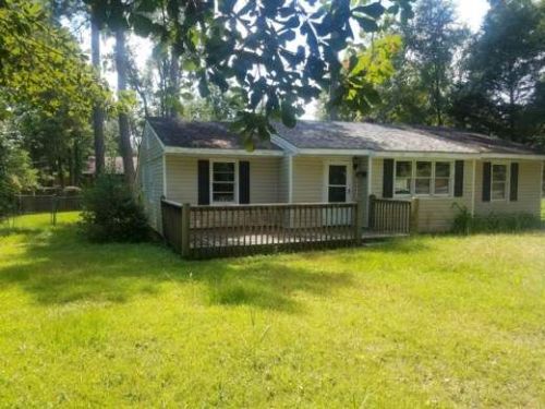 209 Oliver St, Whiteville, NC 28472-2621