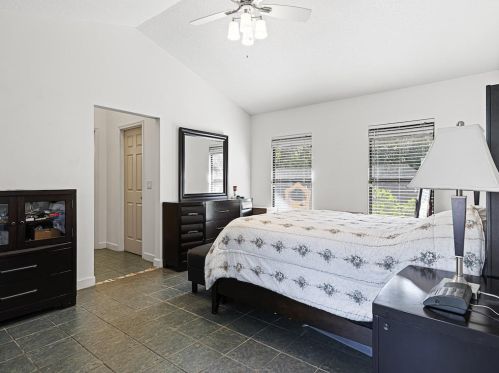 1050 31 Ave, Vero Beach FL 32960-4096 exterior