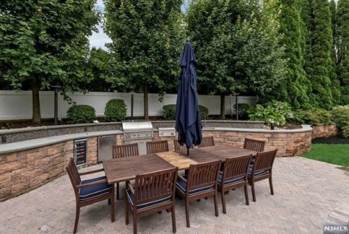 220 Allendale Ave, Allendale NJ  07401-1725 exterior