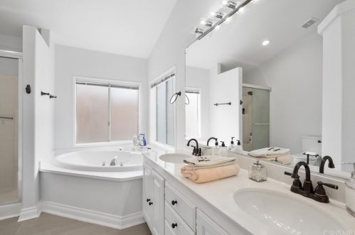 20049 Northcliff Dr, Santa Clarita CA  91351-5792 exterior