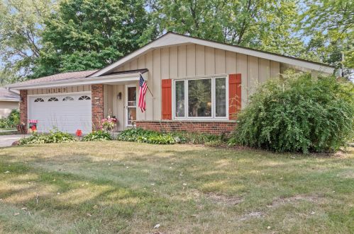 1127 Green Valley Dr, Waukesha, WI 53189-7236