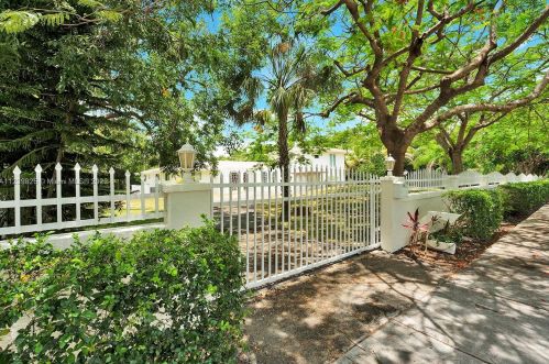 5865 102nd St, Miami, FL 33156-4151